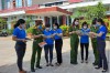 Hội Phụ nữ Công an thị xã  An Nhơn tổ chức phát tờ rơi tuyên truyền cảnh báo tội phạm lừa đảo chiếm đoạt tài sản trên không gian mạng