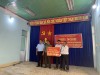Thăm, tặng quà người có uy tín vùng đồng bào dân tộc thiểu số kết hợp với trao tiền ủng hộ xây dựng nông thôn mới.