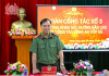 Đại tá Dương Văn Long - Phó Giám đốc Công an tỉnh kiểm tra, hướng dẫn công tác Công an