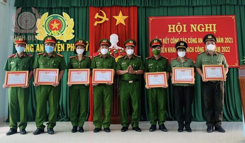mot so ca nhan duoc tang danh hieu chien si thi dua co so
