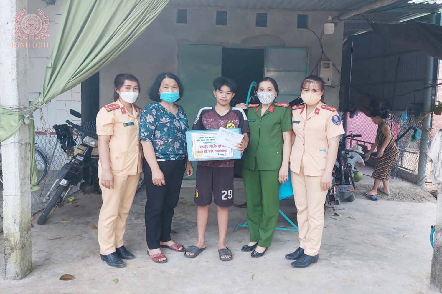 tang qua tre em co hoan canh kho khan o ttbd 1
