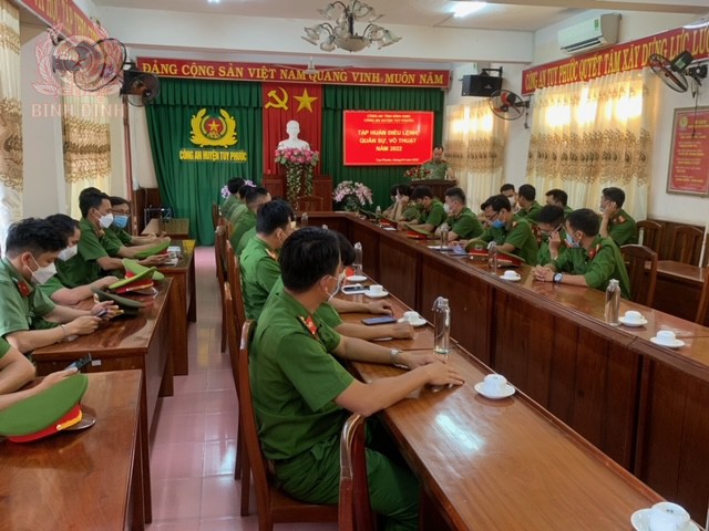 Triển khai các văn bản về điều lệnh.