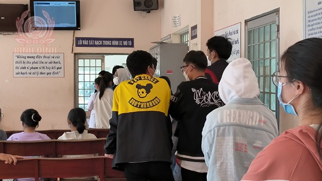 nhieu ban tre dang ky thi giay phep lai xe khi vua du 18 tuoi 640x360
