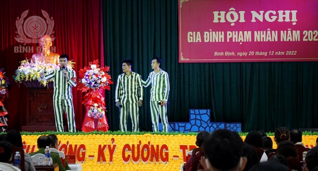 pham nhan bieu dien van nghe chao mung hoi nghi 640x345