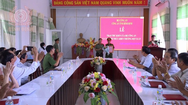 trong nam 2022 nhieu cong an xa hoan thanh xuat sac nhiem vu het long vi dan phuc vu duoc cac cap bieu duong khen thuong 640x360