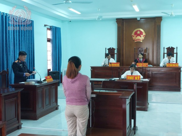 Quang cảnh xét xử bị cáo Trinh