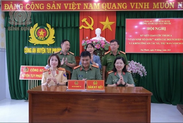 Các Đội ký kết giao ước thi đua.