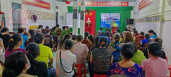 Tuyên truyền pháp luật cho hơn 200 hội viên phụ nữ.