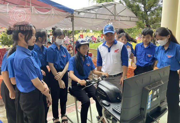 dvtn thuc hanh lai xe tren mo hinh may rt 1