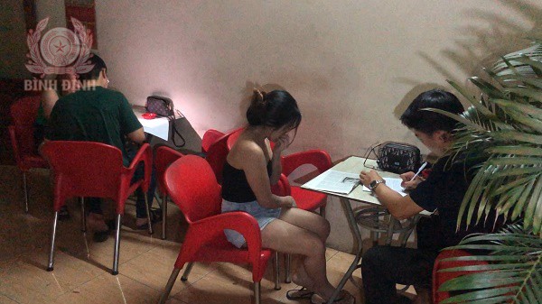 Khỏi tố 02 đối tượng chứa và môi giới mại dâm.