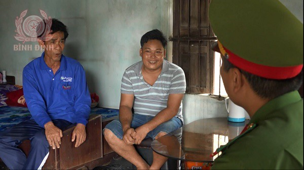 cong an xa nhon loc thuong xuyen den tham dong vien khich le anh ta thanh viet