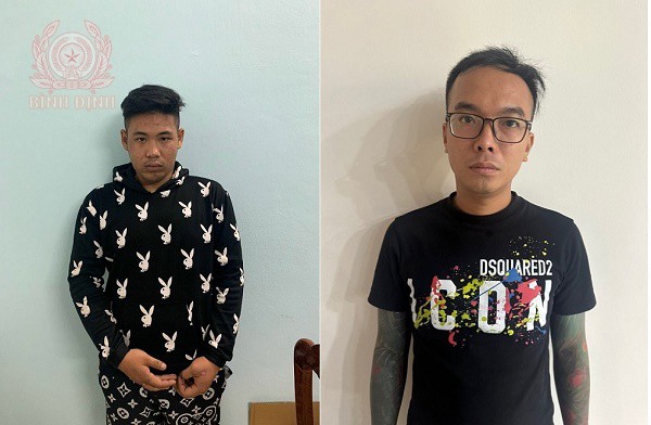 02 đối tượng Ngọc, Nghĩa tại cơ quan Công an (từ trái sang).