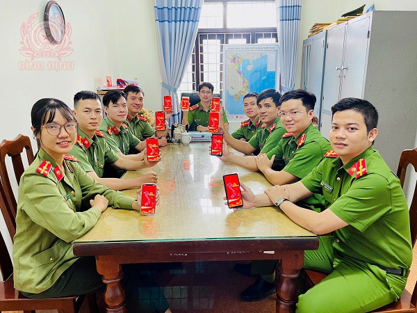 Tuổi trẻ Công an huyện Phù Cát hưởng ứng cuộc vận động “Tự hào một dải non sông”.