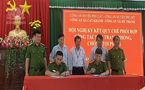 Công an 2 xã Cát Khánh và Mỹ Thành ký kết quy chế phối hợp.