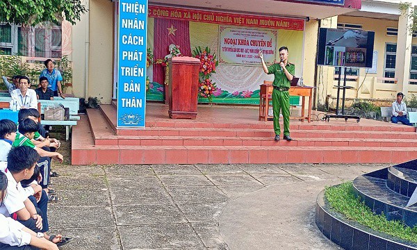can bo ca huyen tuyen truyen kien thuc ve phong chong ma tuy