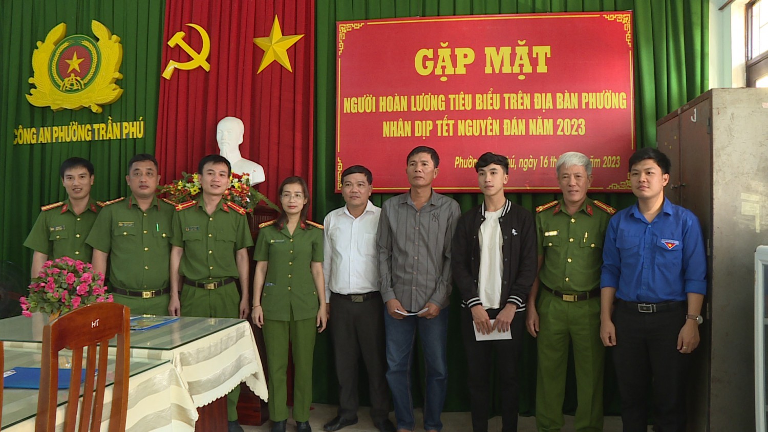 Phường Trần Phú gặp mặt, tặng quà động viên người tái hòa nhập cộng đồng dịp Tết