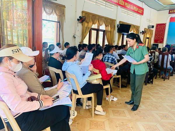 Tuyên truyền, phổ biến pháp luật khai thác thuỷ sản.