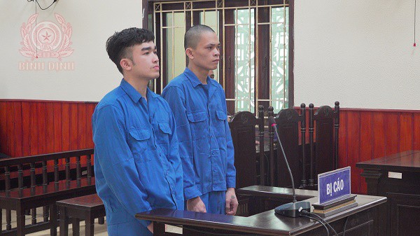 02 bị cáo tại phiên tòa sơ thẩm