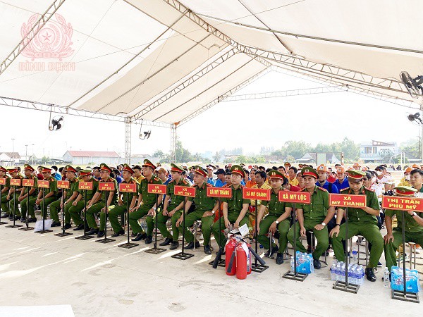 Huyện Phù Mỹ tổ chức Hội thi nghiệp vụ chữa cháy và cứu nạn, cứu hộ.