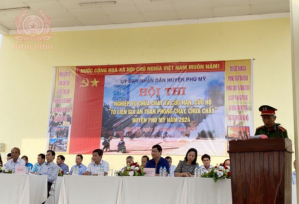 lanh dao ca huyen phat bieu khai mac hoi thi