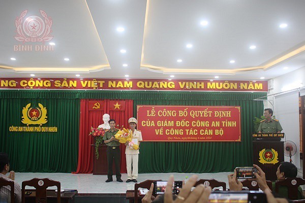 giam doc cong an tinh trao quyet dinh bo nhiem cho dong chi vo thep truong son