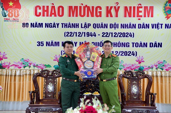 2 tang qua su doan 31