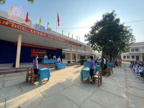 Thực hiện các thủ tục tại phiên tòa giả định