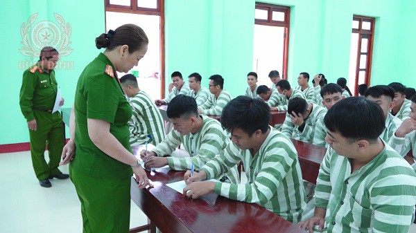 can bo quan giao huong dan pham nhan viet don vi dac xa