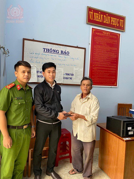 Tuy Phước: Nhặt được tài sản trả lại cho người đánh rơi.