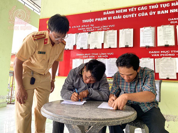 anh nguyen xuan hoa bia phai o xa nhon loc tx an nhon viet giay cam ket khong su dung xe do che tham gia giao thong