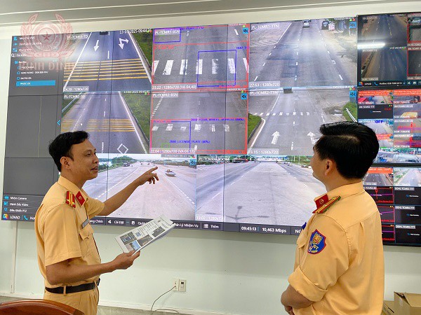 CBCS CSGT theo dõi tình hình TTATGT từ hệ thống camera giám sát