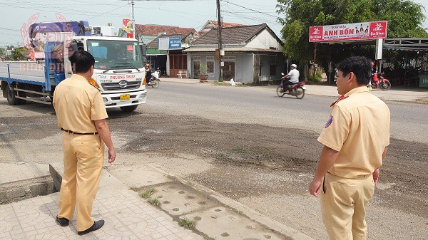 csgt kiem tra tai hien truong doan duong tiem an nguy co tai nan