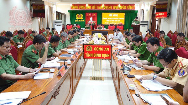 dai ta ngo cu vinh pho bi thu dang uy thong qua du thao bao cao cong tac quy i cua dang uy