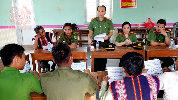 cbcs cong an tuyen truyen ve toi pham lua dao tren khong gian mang cho ban quan ly lang ca sim xa canh thuan huyen van canh