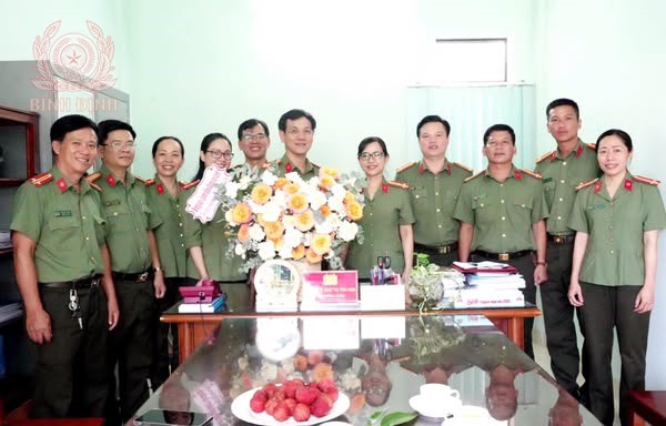 Lãnh đạo Công an tỉnh đến thăm, động viên và chúc mừng cán bộ, chiến sỹ làm công tác tuyên truyền, giáo dục của Công an tỉnh nhân kỷ niệm 100 năm Ngày báo chí cách mạng Việt Nam (21/6/1925 - 21/6/2025).