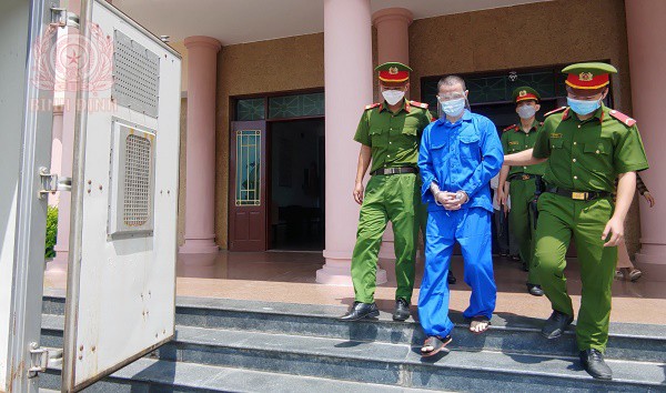 bi cao le trong thanh sau khi lanh ban an 16 nam tu ve toi giet nguoi trong luc ngao da