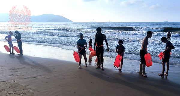 can tuyen truyen nhac nho de du khach canh giac tu trang bi ao phao hoac vat dung phu hop de ngan ngua duoi nuoc