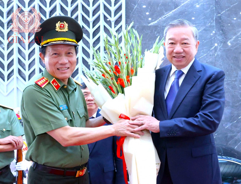 Công an nhân dân vì Đảng, vì dân