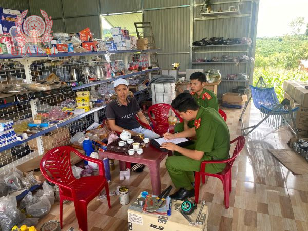 Rà soát, kiểm tra an toàn về phòng cháy, chữa cháy và cứu nạn, cứu hộ tại khu dân cư, hộ gia đình trên địa bàn xã Sơn Lang.