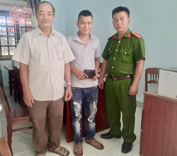 cong an phuong trao tra tai san cho anh dang thanh danh