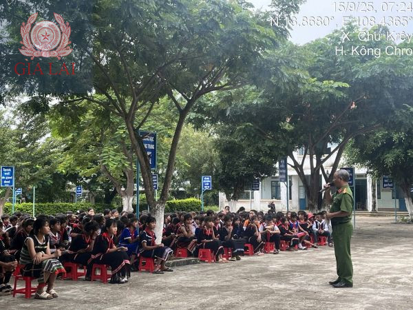 Hình ảnh buổi tuyên truyền tại trường Trường PTDTBT TH & THCS Nguyễn Khuyến