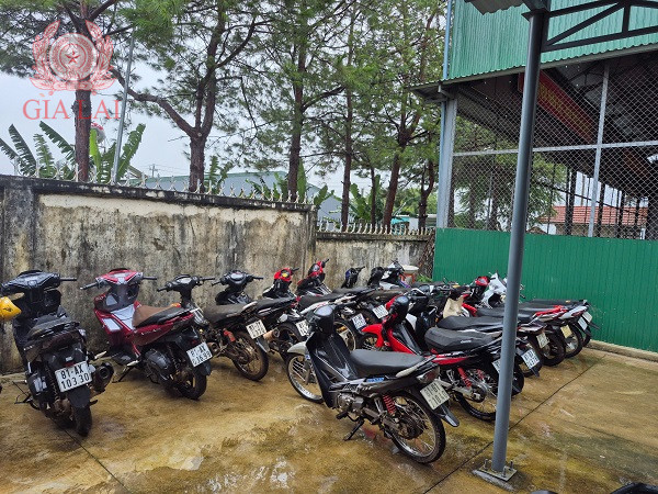 so xe may duoc cac doi tuong dieu khien tham gia vu gay roi bi cong an phuong an phu tam giu