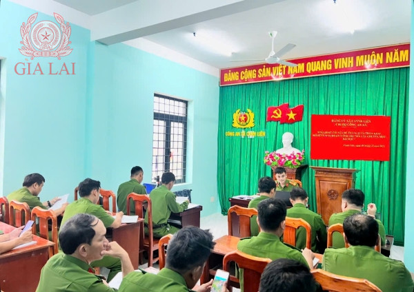 Công an xã Canh Liên tổ chức sịnh hoạt Chi bộ tháng 12/2025.