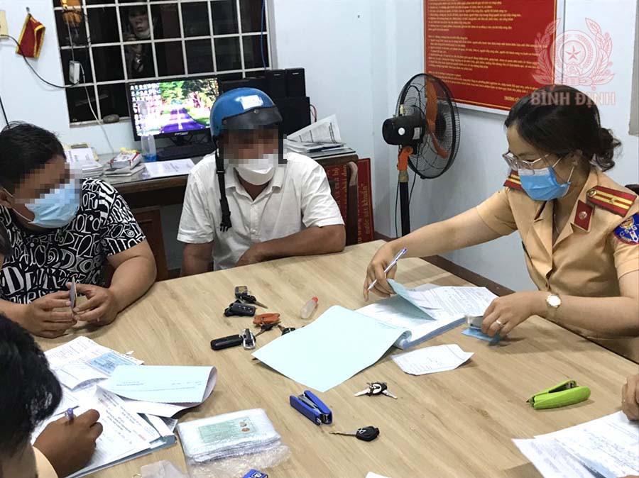 canh sat giao thong lap bien ban cac truong hop vi pham 2 1