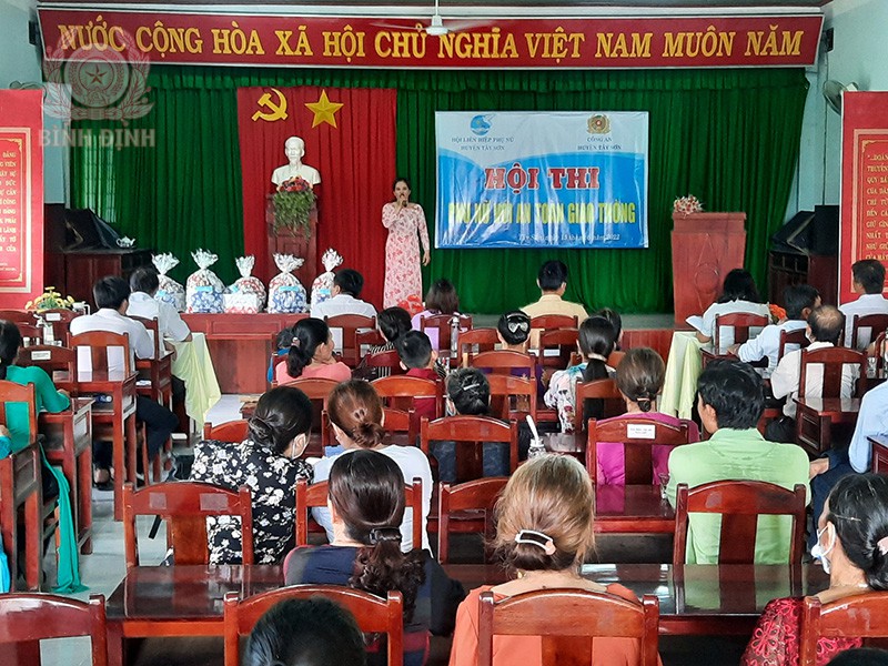 Hội thi “Phụ nữ với an toàn giao thông”