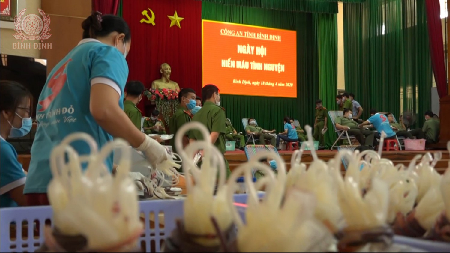 doan vien cong an tinh tham gia hien mau tinh nguyen copy