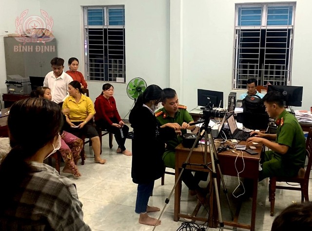 Công an huyện An Lão đẩy mạnh công tác tuyên truyền, hướng dẫn người dân đăng ký, sử dụng tài khoản định danh điện tử và lợi ích của ứng dụng VneID.