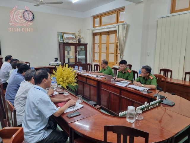 Phòng Cảnh sát QLHC về TTXH phối hợp với Sở Giáo dục triển khai sử dụng VNeID phục vụ tuyển sinh đầu cấp.