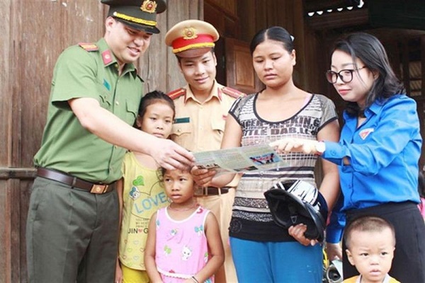 cong an tinh nghe an phoi hop voi hoi lien hiep phu nu tinh tuyen truyen phong chong mua ban nguoi tai cong dong anh minh hien 9739