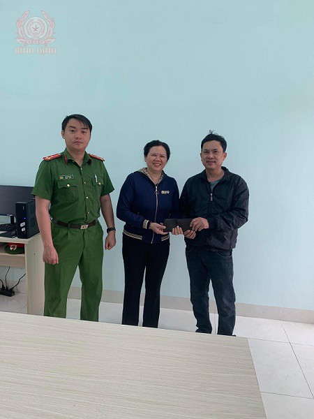 Chị Vân trả lại tài sản cho anh Hoa